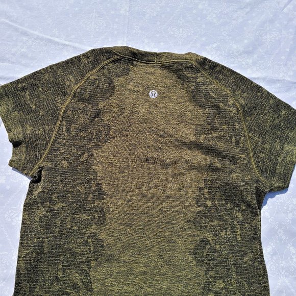 Lululemon Swiftly Tech Short Sleeve Crew - Black / Brave Olive - Size 4 - Picture 11 of 16
